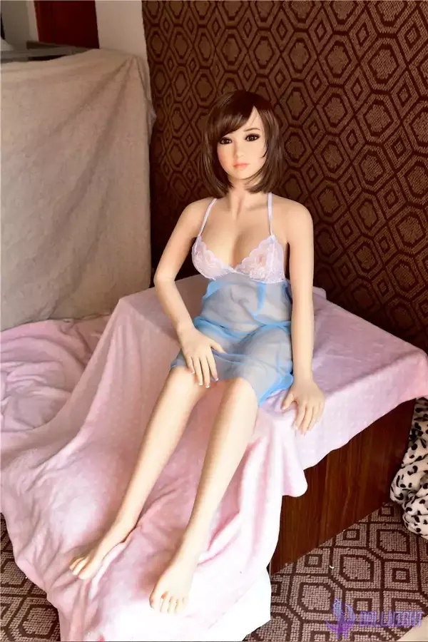guy fuckyng a sex doll